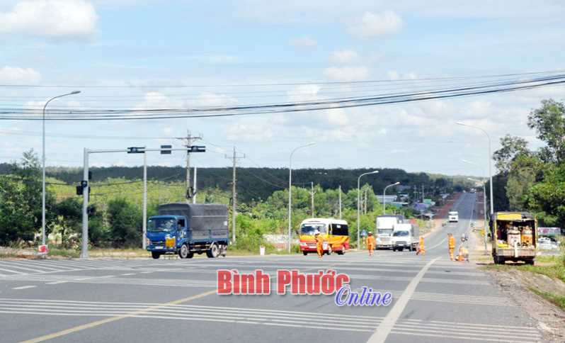 Ngã ba Mũi Dùi đã lắp đèn báo giao thông