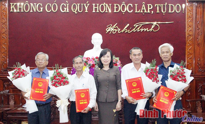 4 ph&oacute; gi&aacute;m đốc sở nghỉ hưu theo chế độ