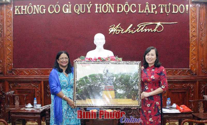 Ph&oacute; chủ tịch UBND tỉnh tiếp Tổng l&atilde;nh sự Cuba