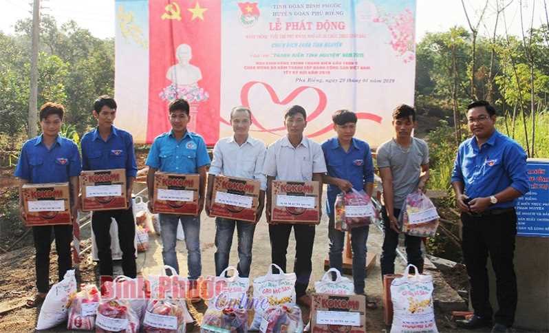 Phú Riềng ra quân chiến dịch xuân tình nguyện năm 2019