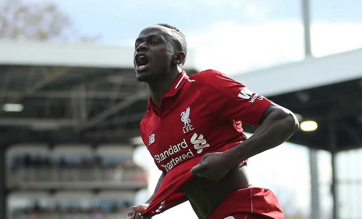 Premier League: Liverpool leo lên ngôi đầu, Chelsea bại trận