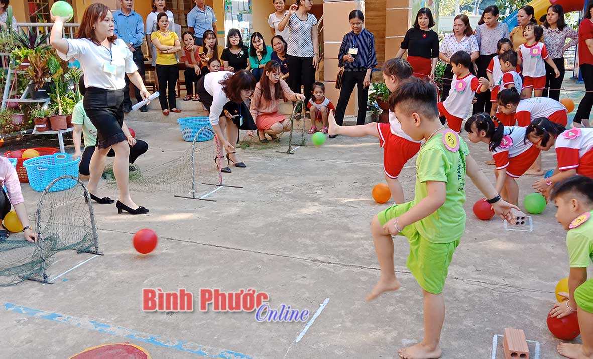 Gần 300 trẻ thi “Bé thông minh vui khỏe”
