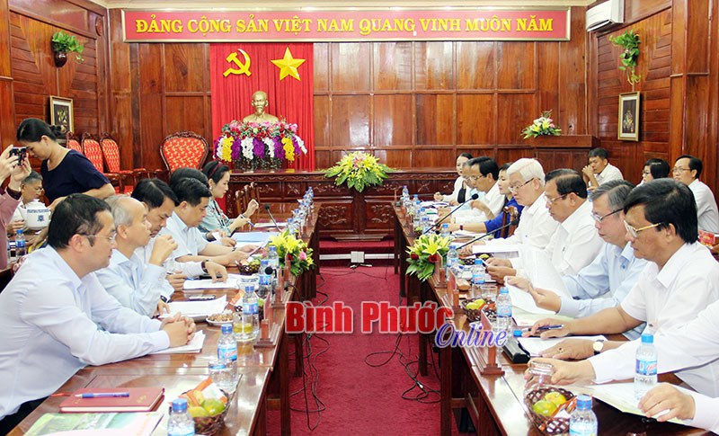 Bộ trưởng Bộ Kế hoạch v&agrave; Đầu tư Nguyễn Ch&iacute; Dũng l&agrave;m việc tai B&igrave;nh Phước
