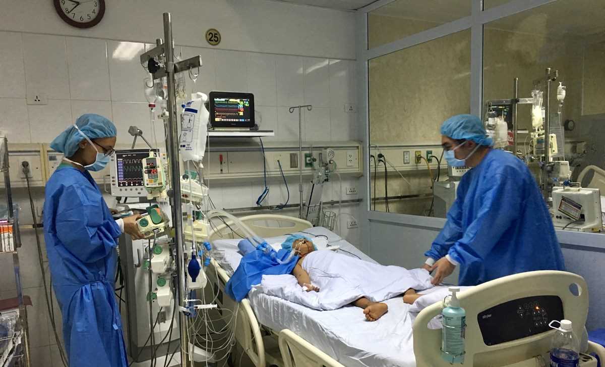 Lần đầu tiên Việt Nam thực hiện thành công chia gan ghép cho 2 người