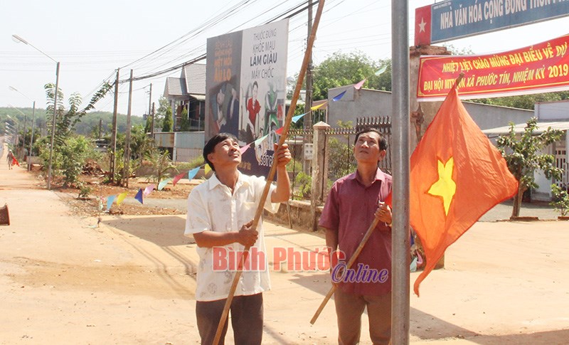 Trưởng th&ocirc;n l&agrave;m d&acirc;n vận kh&eacute;o