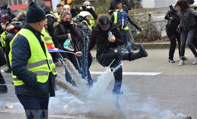 Pháp cho phép cảnh sát bắn đạn cao su để giải tán biểu tình