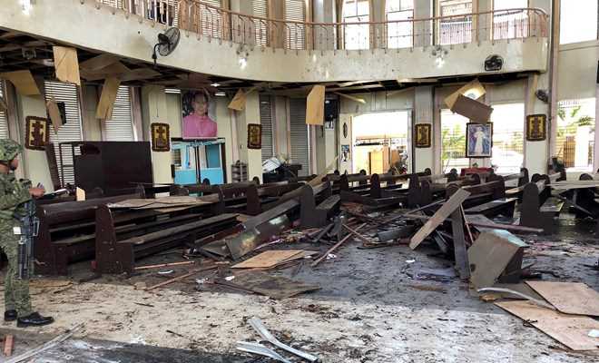 Số thương vong trong đánh bom kép ở Philippines tăng lên gần 80 người