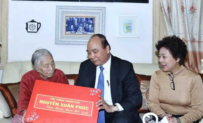 Thủ tướng thăm, ch&uacute;c Tết nguy&ecirc;n L&atilde;nh đạo Đảng, Nh&agrave; nước