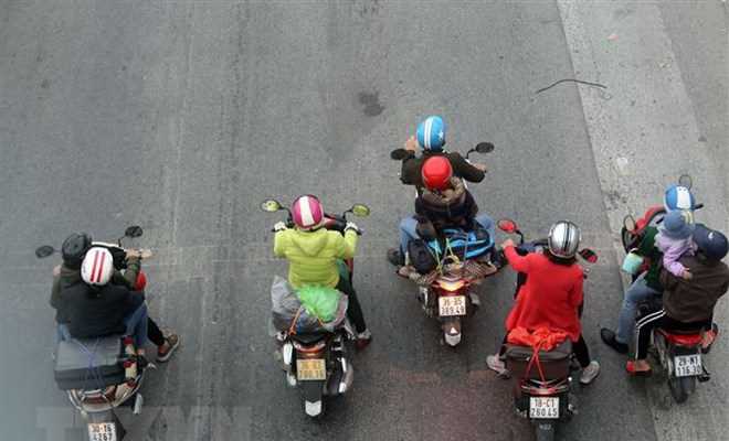 Ngày đầu tiên đi làm sau kỳ nghỉ Tết, Bắc Bộ trời lạnh vào sáng sớm