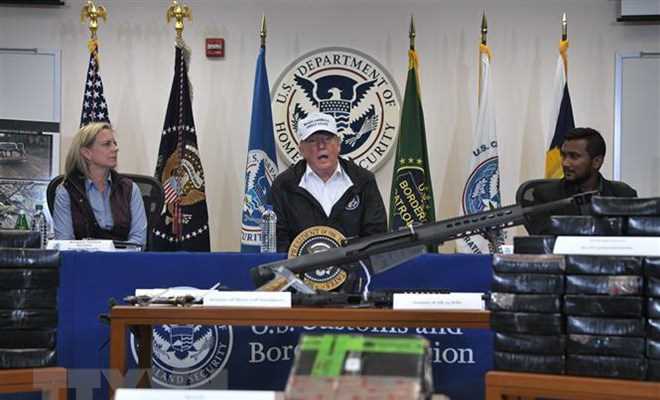 Tổng thống Mỹ kiên quyết bảo vệ tuyên bố tình trạng khẩn cấp quốc gia