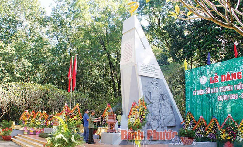 Đảng v&agrave; m&ugrave;a Xu&acirc;n của đất nước: Xu&acirc;n mới, xung lực mới