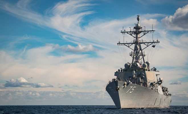 Tàu chiến Nga giám sát tàu khu trục của Mỹ tại Biển Đen