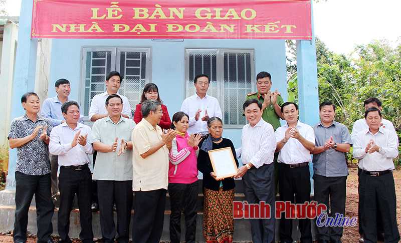 1.439 nhà đại đoàn kết xây dựng từ Quỹ “Vì người nghèo” tỉnh