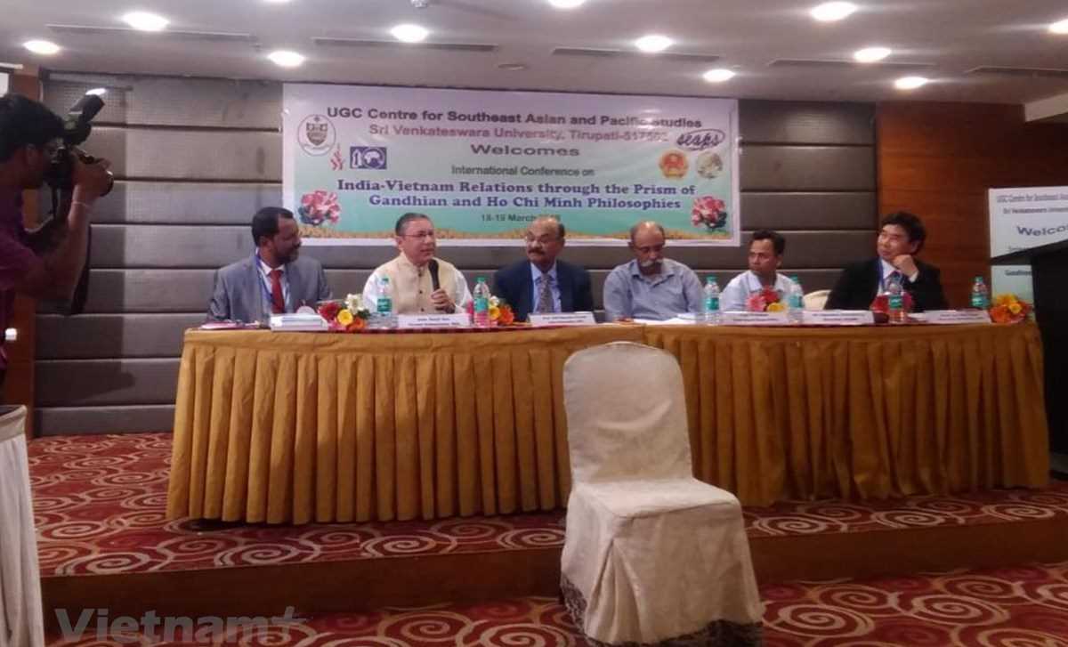 Quan hệ Việt-Ấn qua lăng k&iacute;nh triết l&yacute; của Hồ Ch&iacute; Minh v&agrave; Gandhi