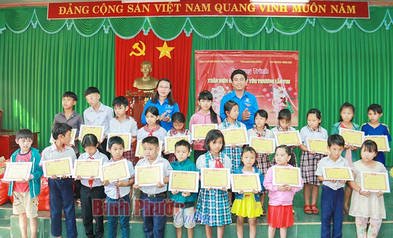 Xuân ấm trên biên cương