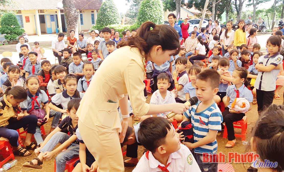 Học sinh xã Thống Nhất giao lưu về an toàn giao thông và phòng chống ma túy