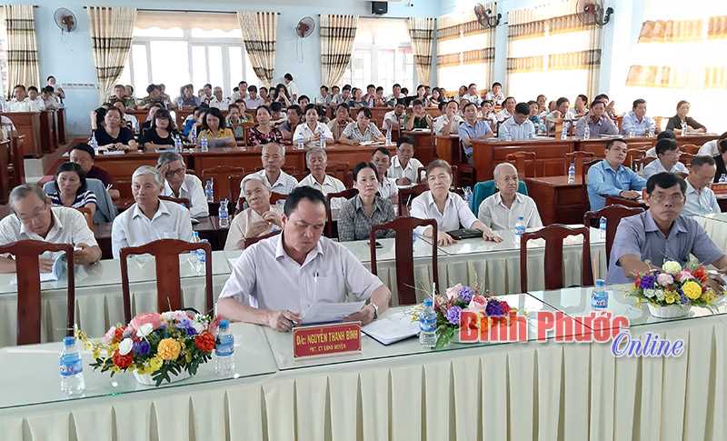 200 c&aacute;n bộ chủ chốt huyện B&ugrave; Đăng nghe th&ocirc;ng tin thời sự