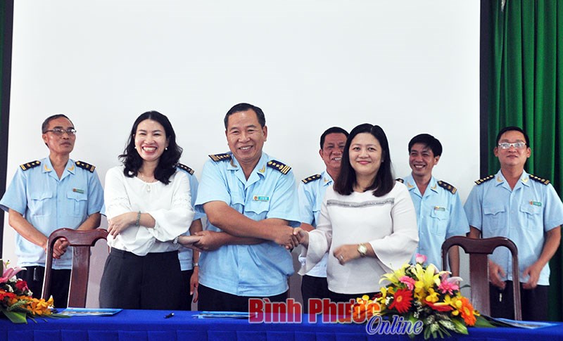 Cục Hải quan k&yacute; kết quy chế phối hợp với c&aacute;c hội doanh nghiệp