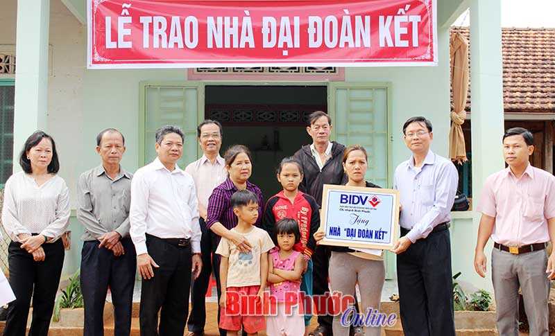 Nhân dân Phước Long ủng hộ Quỹ “Vì người nghèo” 4,96 tỷ đồng