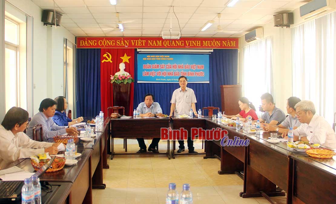 Hội Nh&agrave; b&aacute;o Việt Nam gi&aacute;m s&aacute;t hoạt động tại Hội Nh&agrave; b&aacute;o Bình Phước