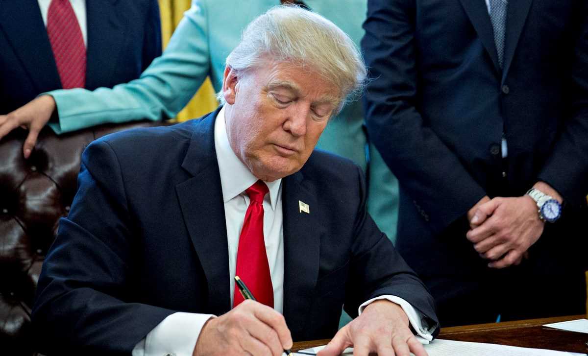 Tổng thống Mỹ Trump chính thức ký sắc lệnh cấm vận Huawei