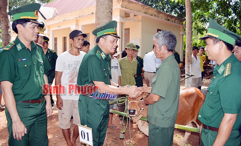 D&acirc;n vận tốt để x&acirc;y dựng thế trận l&ograve;ng d&acirc;n vững chắc