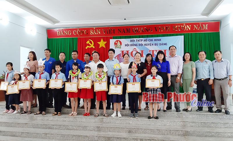 B&ugrave; Đăng thi chung kết &ldquo;Em y&ecirc;u lịch sử Việt Nam&rdquo; khối tiểu học