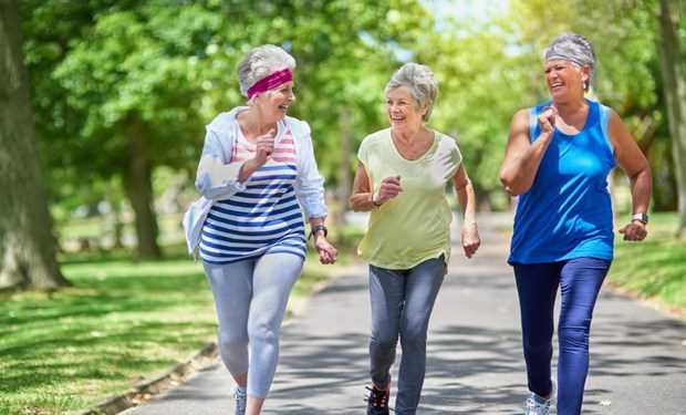 Đi bộ 7.500 bước mỗi ngày giúp giảm nguy cơ tử vong ở phụ nữ lớn tuổi