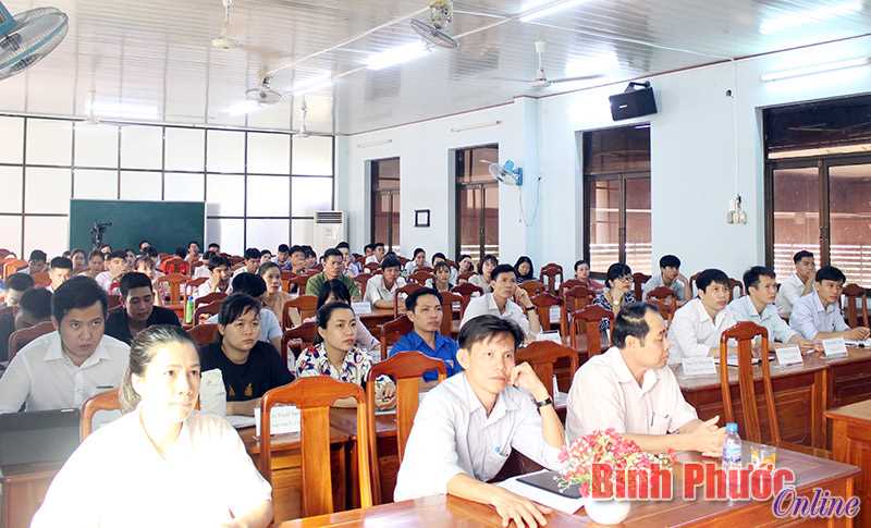 122 học vi&ecirc;n dự bồi dưỡng l&yacute; luận ch&iacute;nh trị v&agrave; nhận thức về Đảng