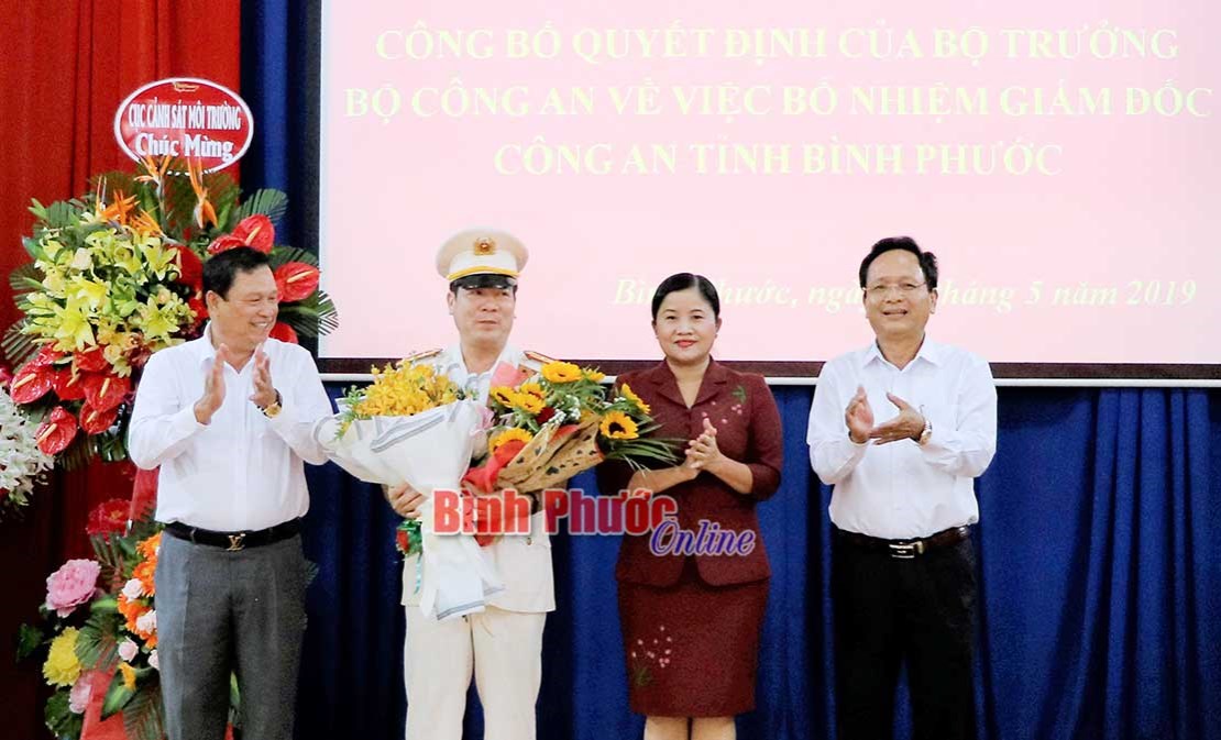 C&ocirc;ng bố quyết định bổ nhiệm Gi&aacute;m đốc C&ocirc;ng an tỉnh