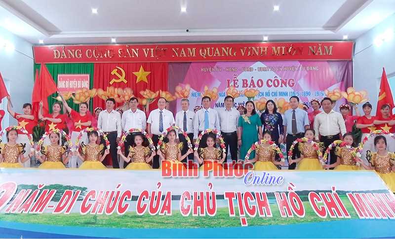 Lễ b&aacute;o c&ocirc;ng nh&acirc;n kỷ niệm 129 năm Ng&agrave;y sinh Chủ tịch Hồ Ch&iacute; Minh