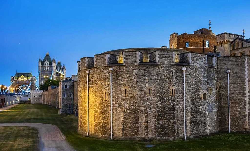 12 địa điểm du lịch bị nguyền ám ảnh nhất thế giới