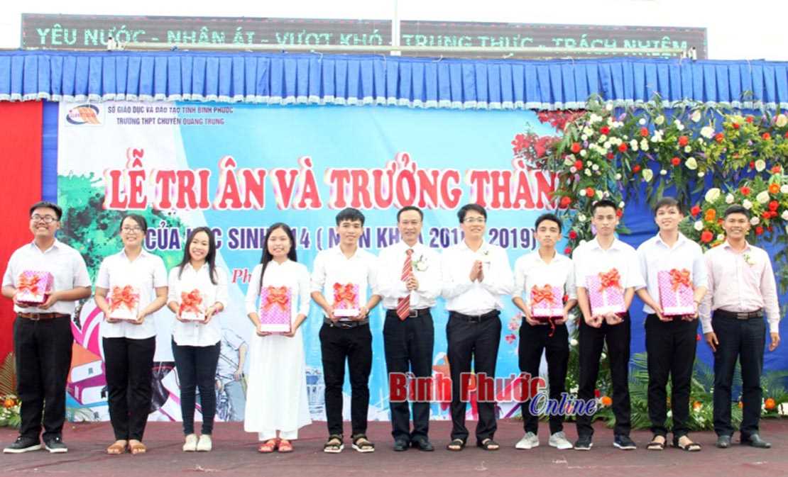 Khối 12 Trường THPT chuyên Quang Trung tri ân thầy cô