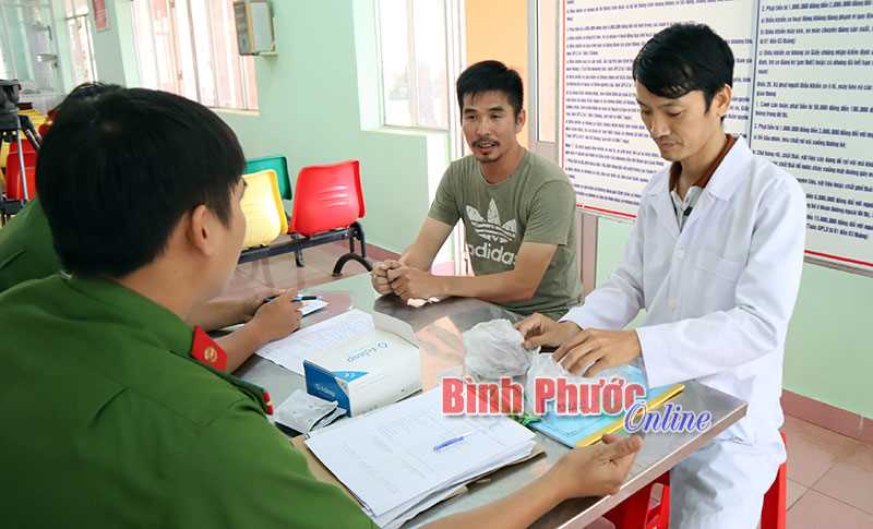 Ph&aacute;t hiện 1 t&agrave;i xế dương t&iacute;nh với ma t&uacute;y