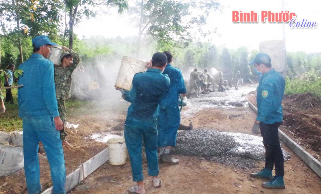 Lộc Ninh x&acirc;y dựng lực lượng d&acirc;n qu&acirc;n tự vệ vững mạnh