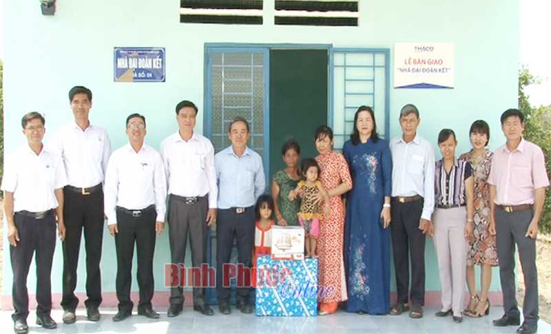 Khánh thành và bàn giao khu nhà đại đoàn kết cho 8 gia đình sống tại chân cầu Sài Gòn