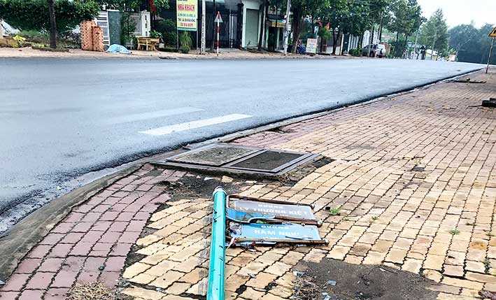 Bảng chỉ dẫn t&ecirc;n đường &ldquo;ngủ qu&ecirc;n&rdquo;