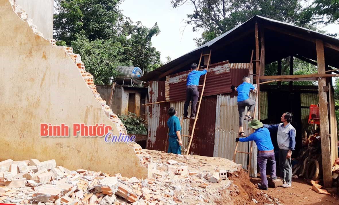 Bù Đăng: Lốc xoáy làm hư hại 2 căn nhà và gần 20 ha cây trồng