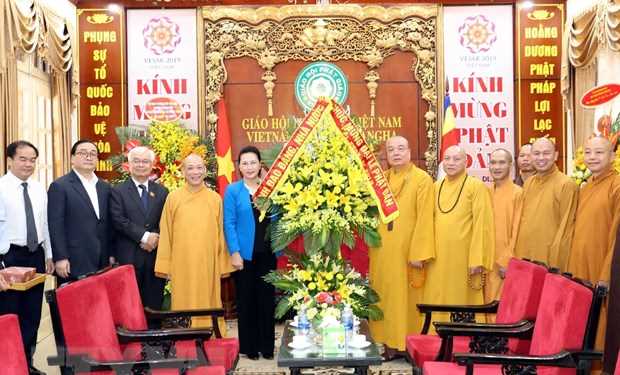 Chủ tịch Quốc hội ch&uacute;c mừng Gi&aacute;o hội Phật gi&aacute;o nh&acirc;n lễ Phật đản