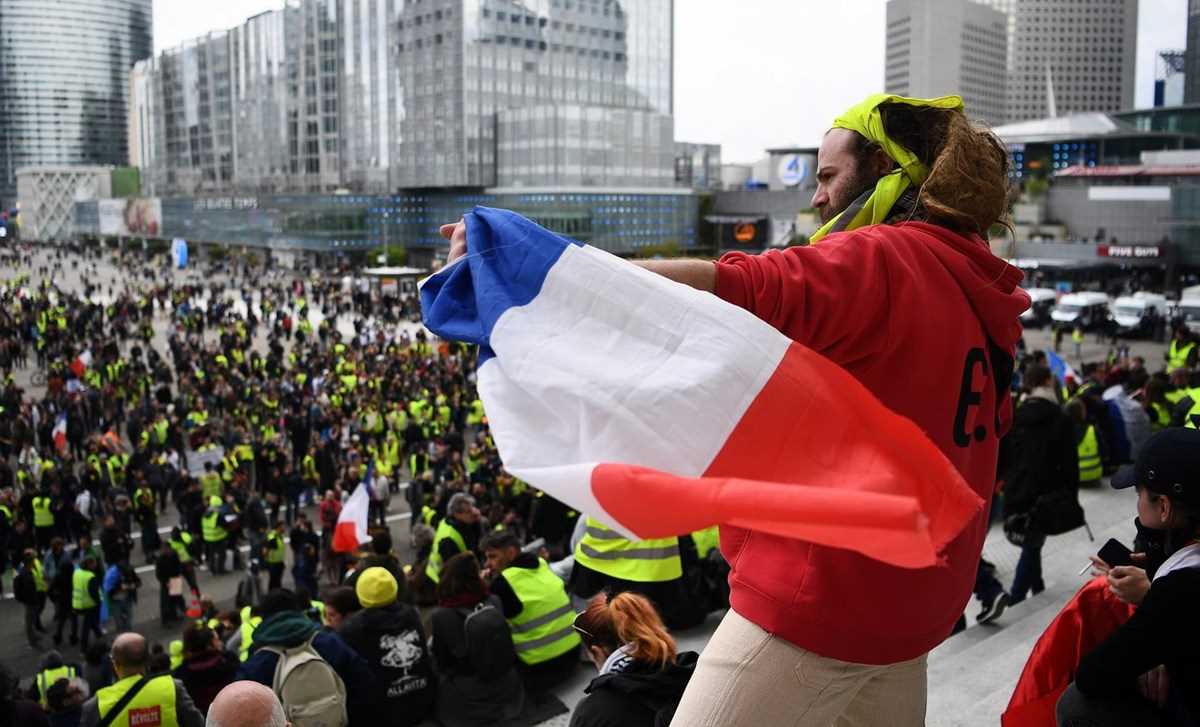 Pháp: Hàng nghìn người biểu tình "Áo vàng" tiếp tục xuống đường