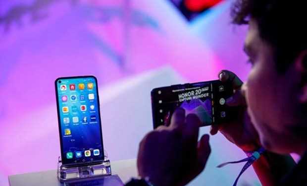 Bloomberg: Doanh số điện thoại của Huawei có thể sụt giảm tới 60%