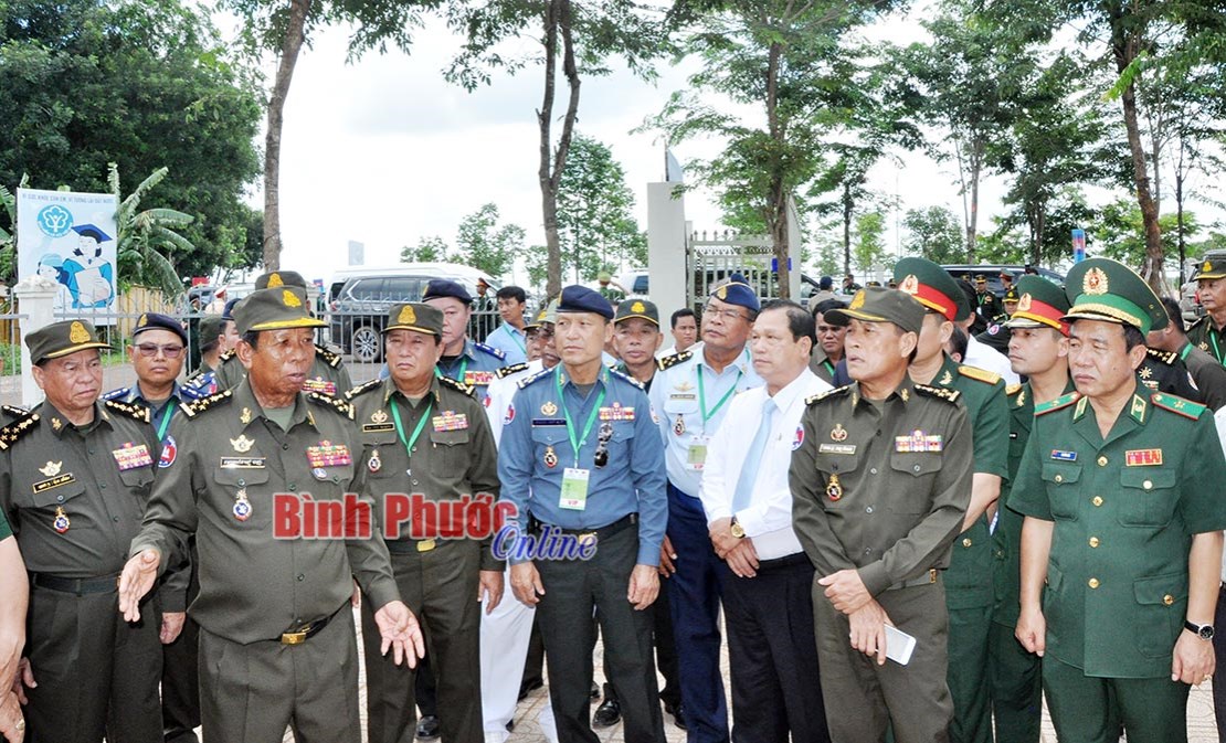 Ph&oacute; thủ tướng, Bộ trưởng Bộ Quốc ph&ograve;ng Campuchia thăm Việt Nam