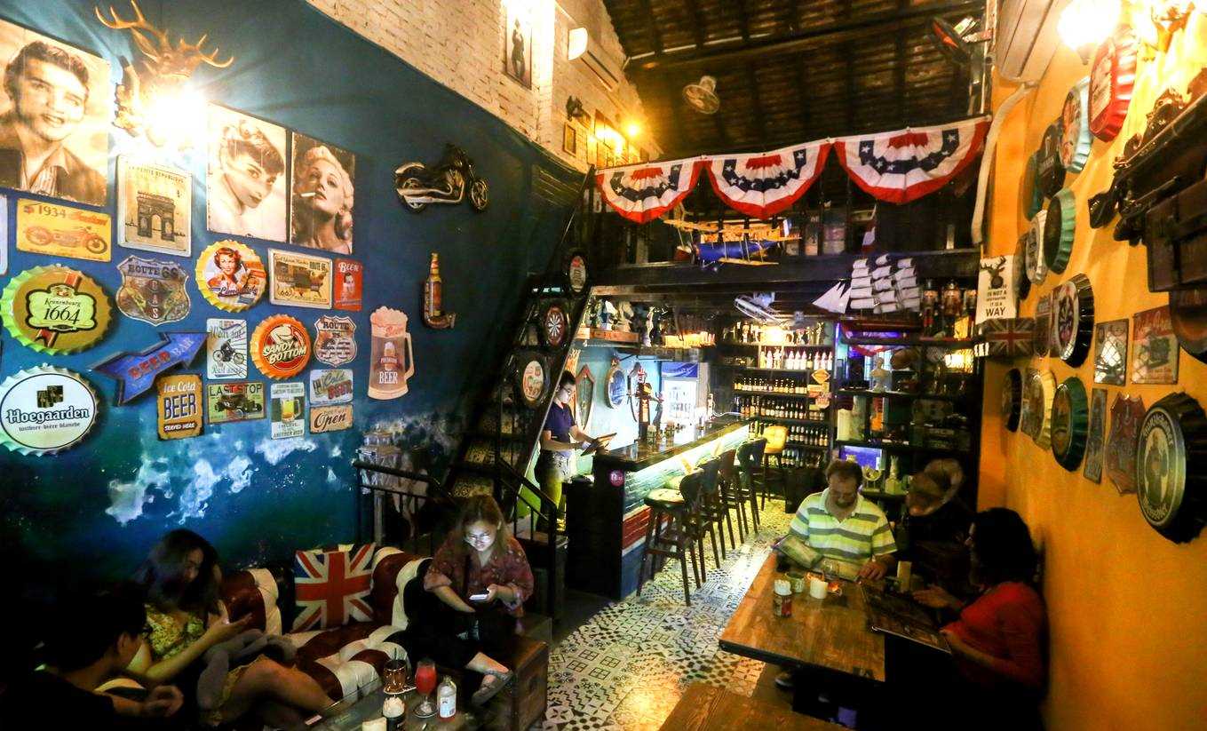 Qu&aacute;n c&agrave; ph&ecirc; kiểu Mỹ trong ng&ocirc;i nh&agrave; hơn 120 tuổi ở S&agrave;i G&ograve;n