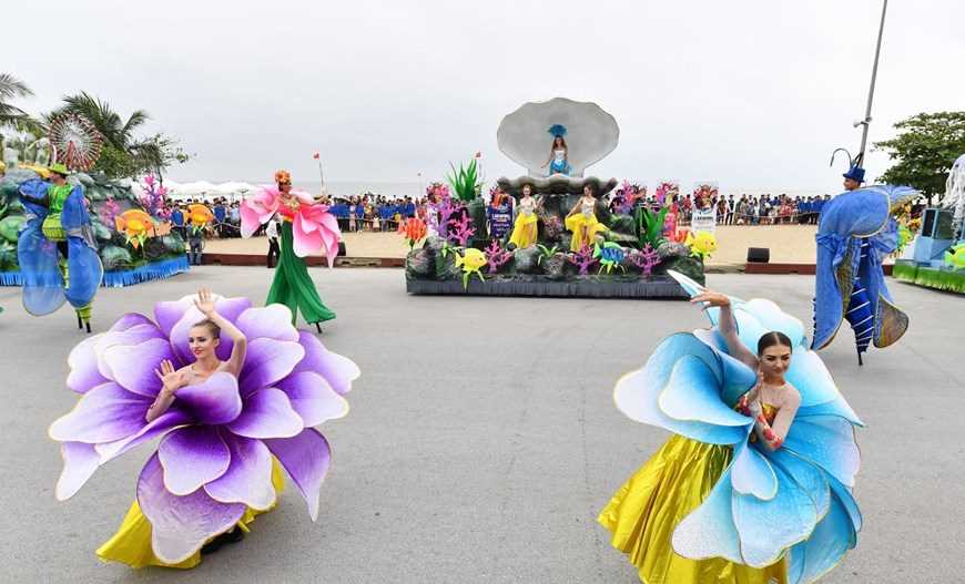Tưng bừng lễ hội Carnival Đường phố Sầm Sơn 2019