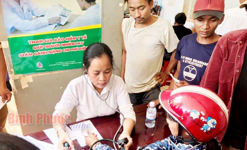 Hơn 500 lượt người nghèo xã Đắk Ơ được khám bệnh miễn phí