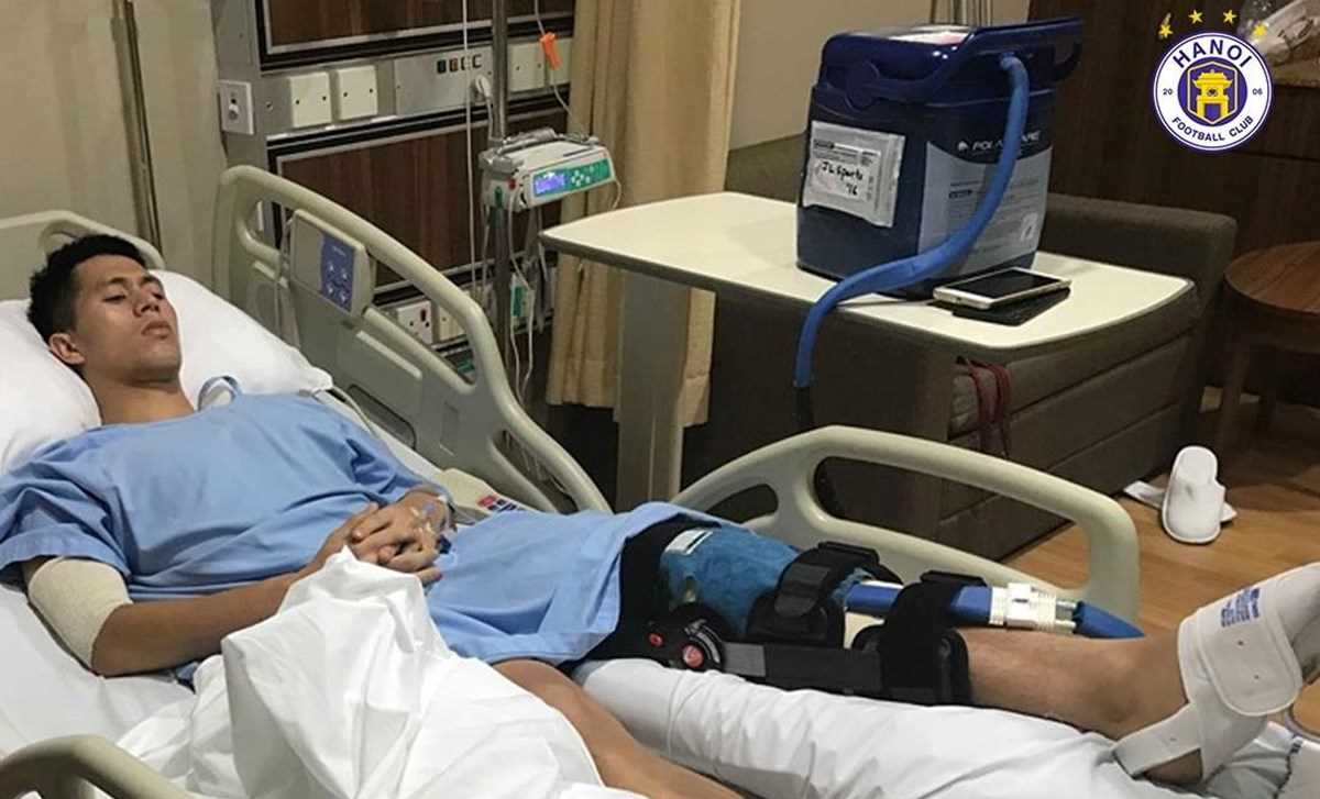 Đình Trọng đã phẫu thuật thành công chấn thương dây chằng