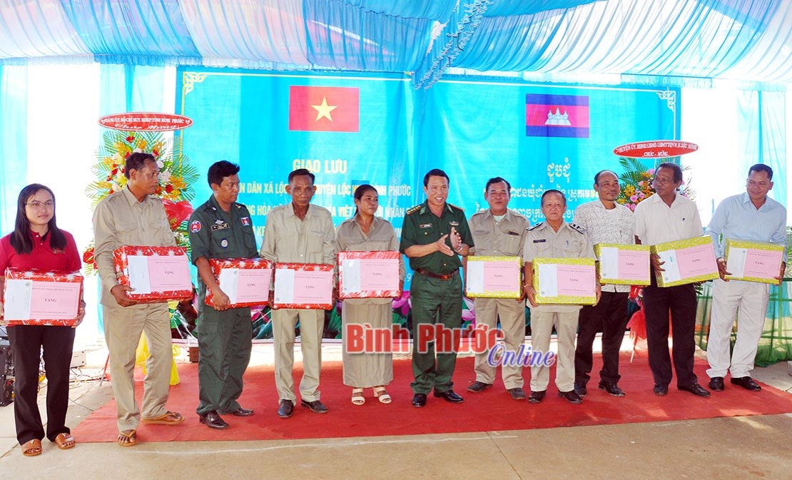 Giao lưu nhân dân biên giới Việt Nam - Campuchia