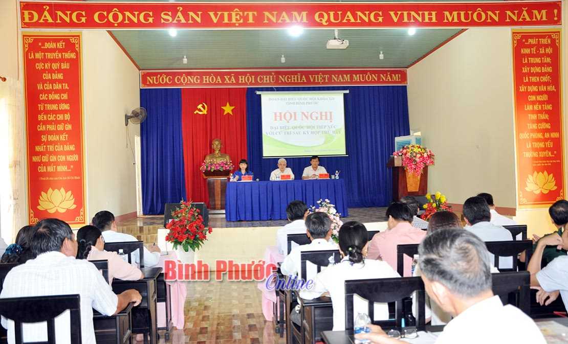 Đại biểu Quốc hội tỉnh tiếp x&uacute;c cử tri