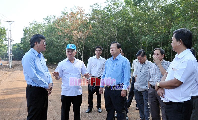 Lãnh đạo tỉnh đi thực t&ecirc;́ th&aacute;o gỡ vướng mắc 4 dự &aacute;n lớn