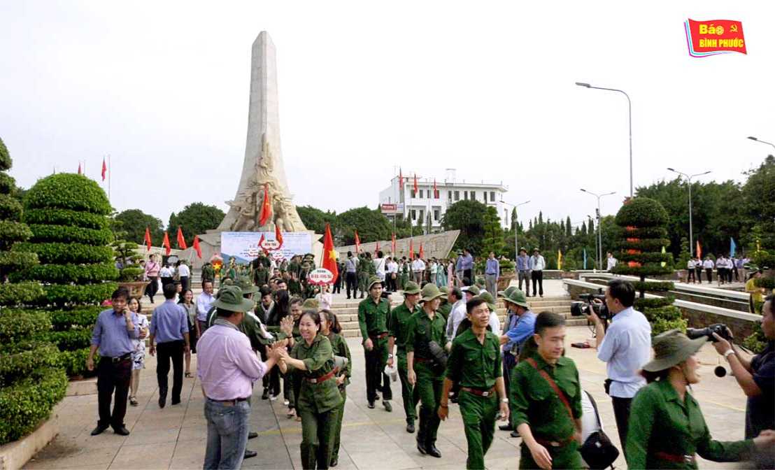 [Video] Liên hoan tuyên truyền lưu động kỷ niệm 60 năm Ngày mở đường Hồ Chí Minh